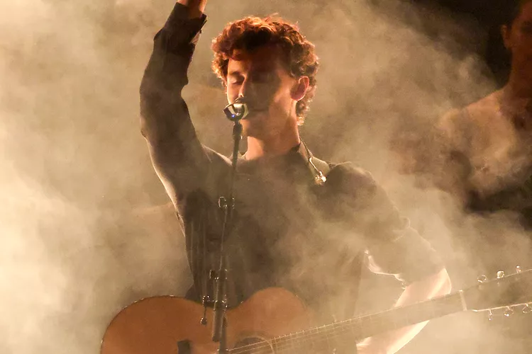 Shawn Mendes Drops 'Nobody Knows'