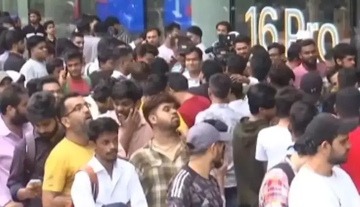 iPhone 16 Sales Spark Long Queues in India