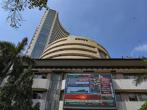 Indian Stocks Fall on Earnings Downgrades, FPI Outflows